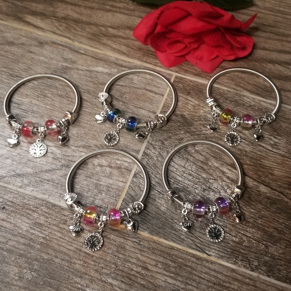 Charm Bracelet with Ted glass beads and Dangling charms New - Picture 3 of 4